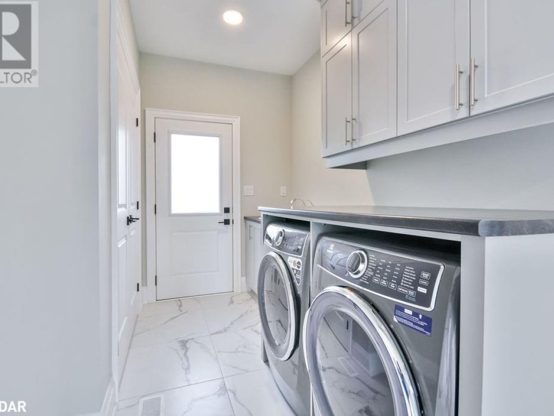 4 CLYDESDALE Court, 