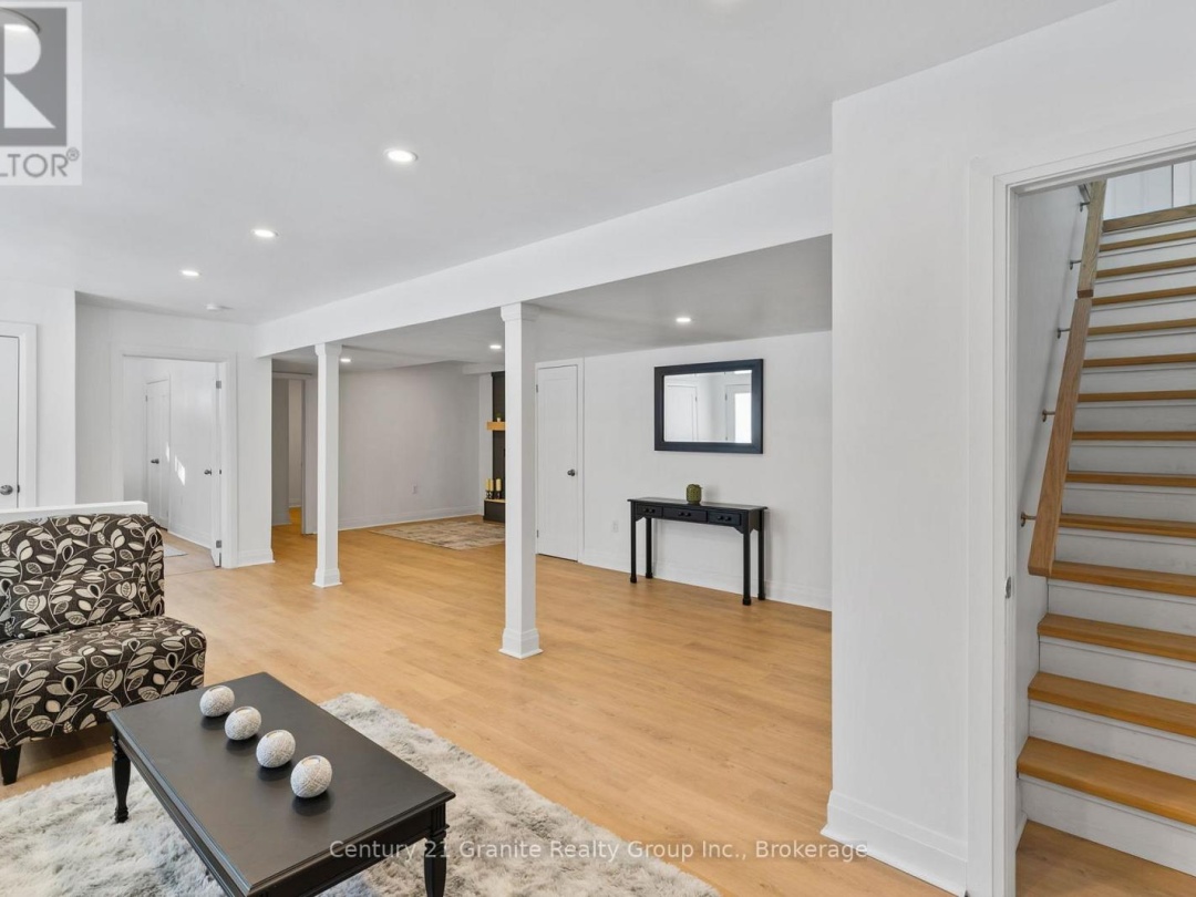 7032 COUNTY ROAD 121, 