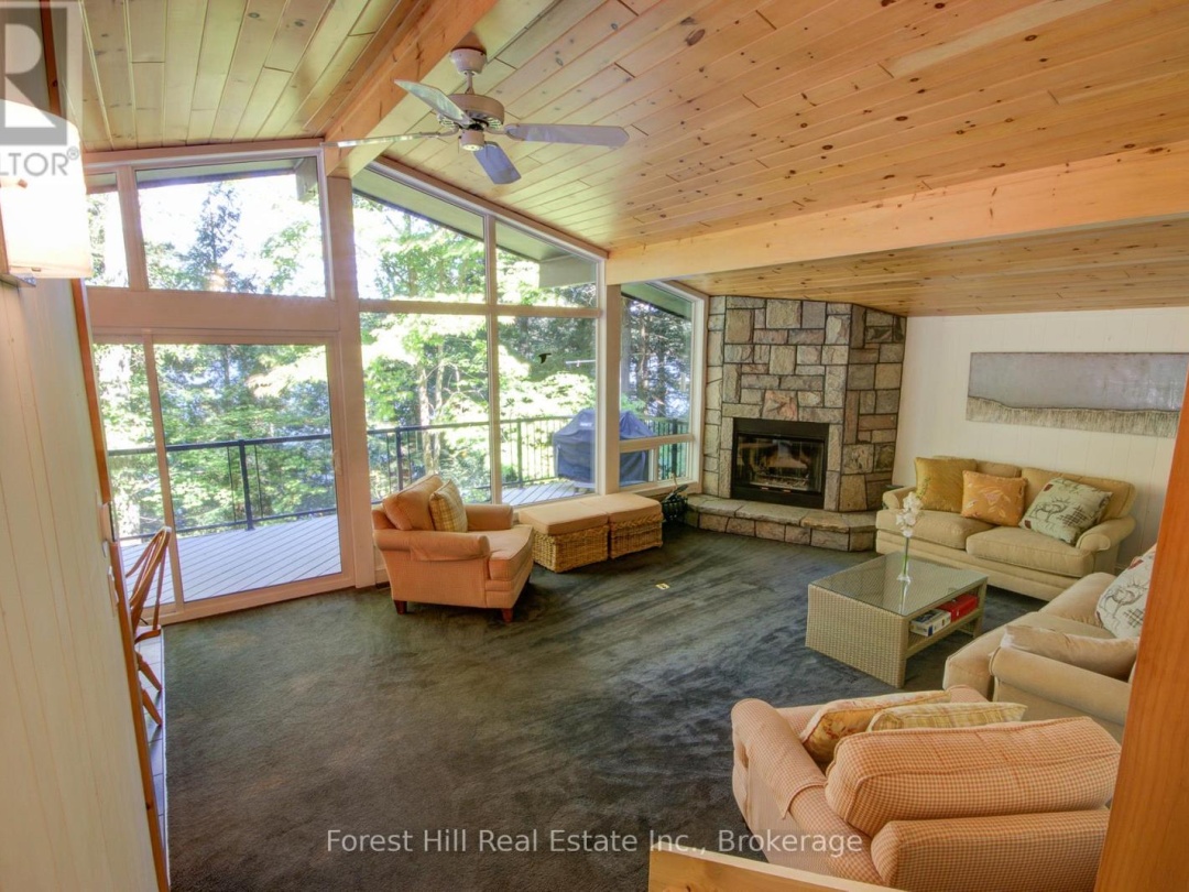 21 LAKEVIEW CRESCENT, 