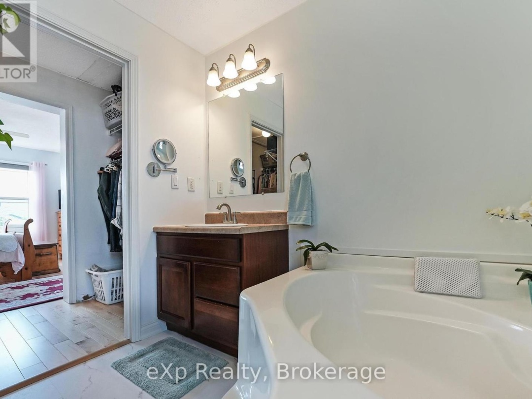 53 CREEKSIDE CIRCLE, 