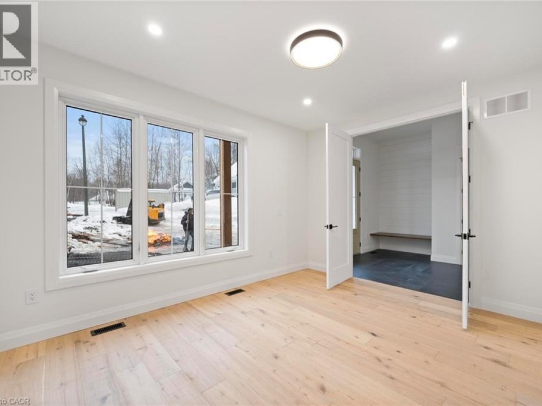 33 GLEN EAGLE Court, 