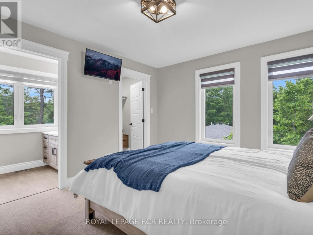 2360 HONEY HARBOUR ROAD, 