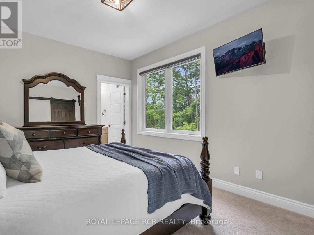 2360 HONEY HARBOUR ROAD, 