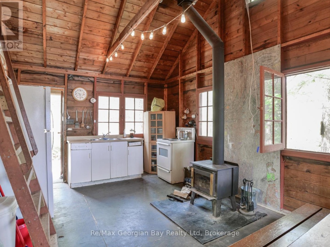 214 Trans Canada Bay Road, Six Mile Lake