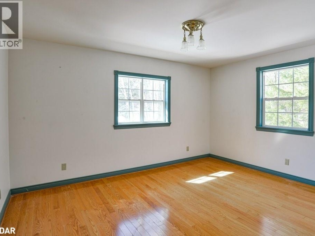 1390 WARMINSTER Sideroad, 