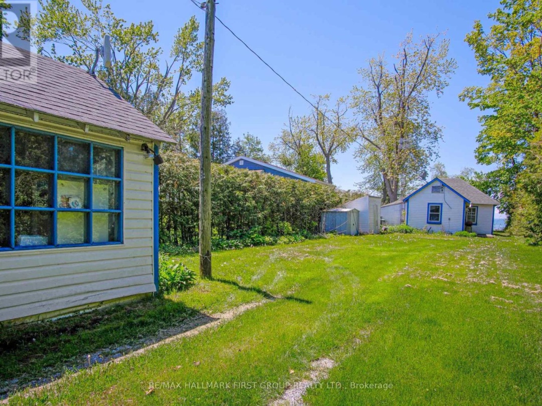 2196 Lakeshore Drive, Lake Simcoe