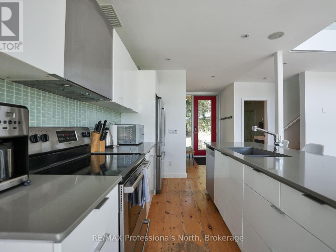 1004 Lipton Drive, Kennisis Lake