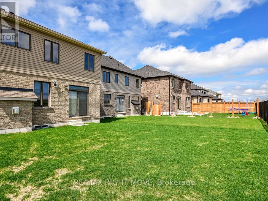 3117 Orion Boulevard, Orillia