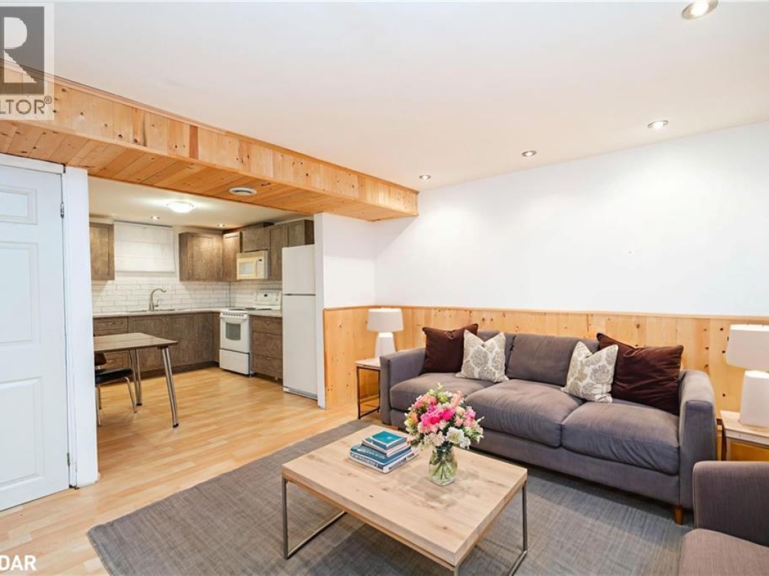 6 WALKER Avenue, 