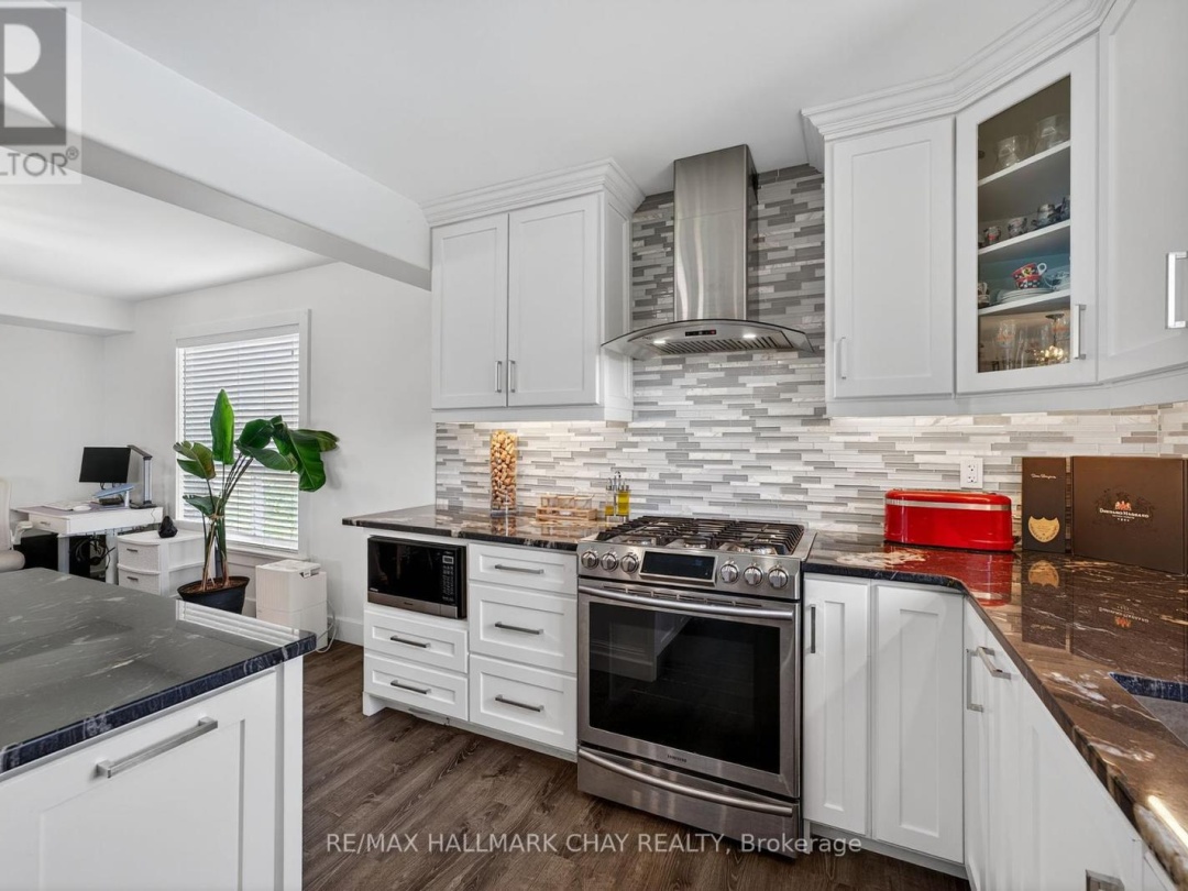 3159 BASS LAKE SIDE ROAD E, 