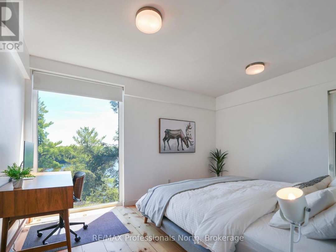 1004 Lipton Drive, Kennisis Lake