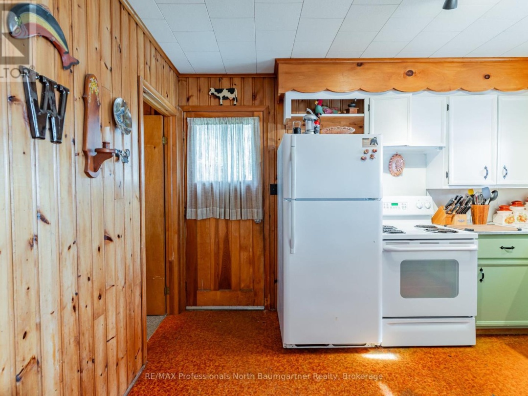 1175 Twin Rocks Lane, Kushog Lake