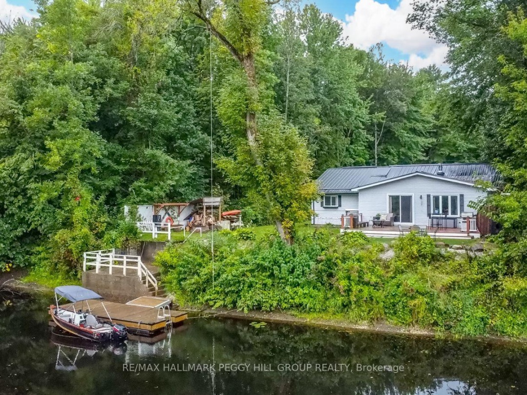 7229 Davy Drive, Black Lake
