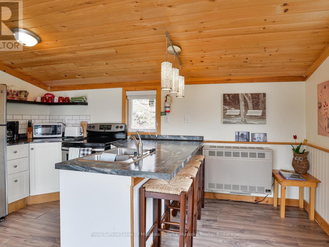 7 - 7 SILVER POINT ROAD, 