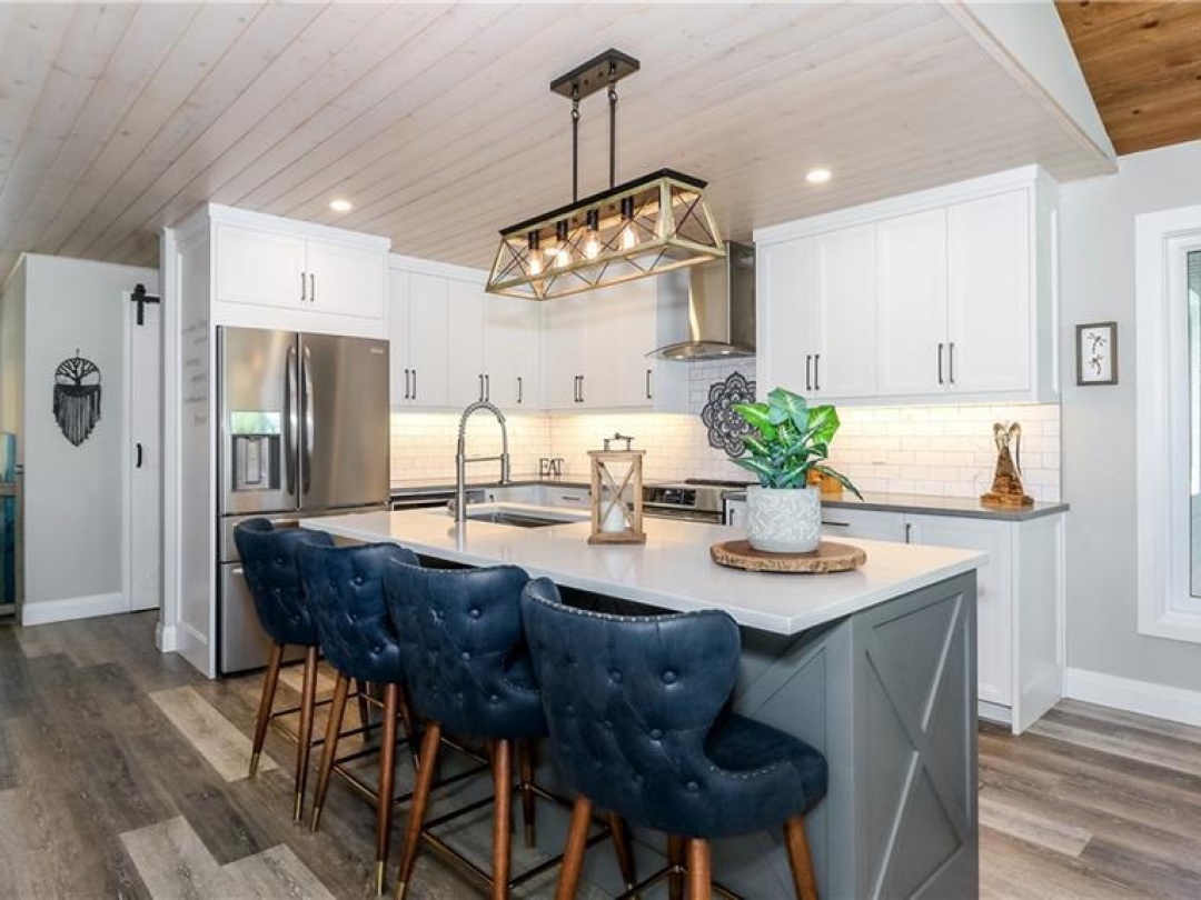 241 Eight Mile Point Road, Lake Simcoe