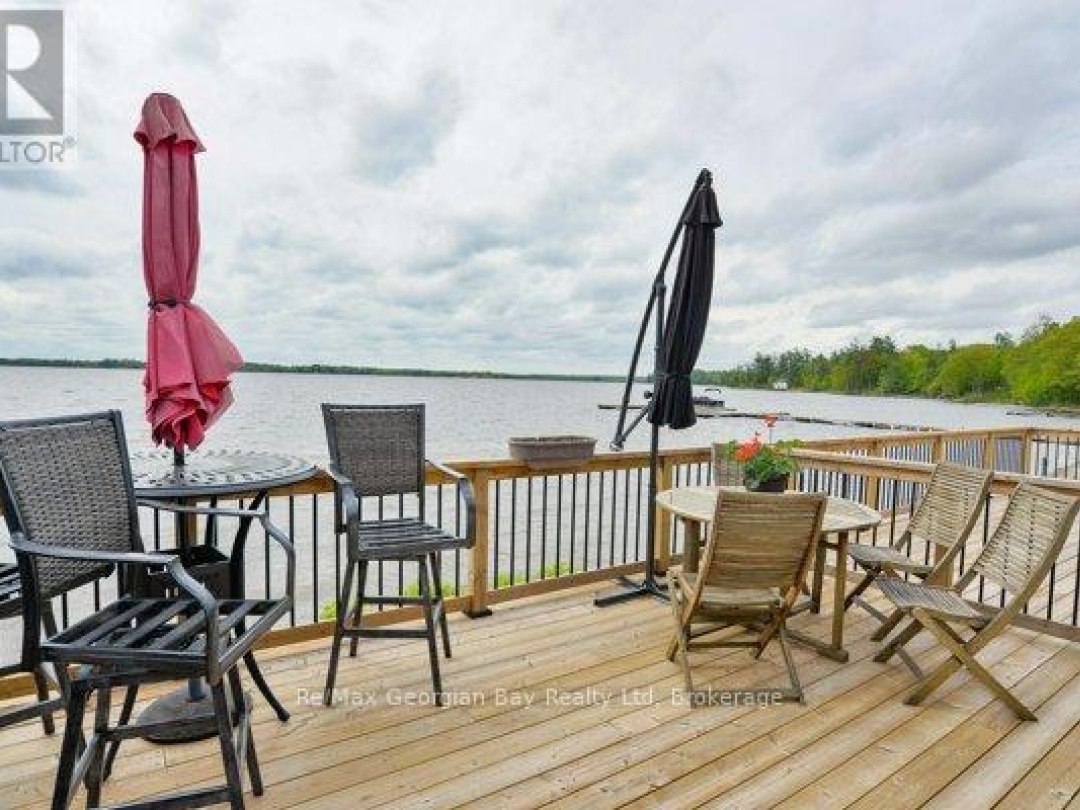 Beach Chalet #3 1230 Grandview Lodge Road, Sparrow Lake