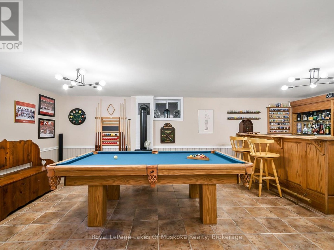 2 LESLIE DRIVE W, 