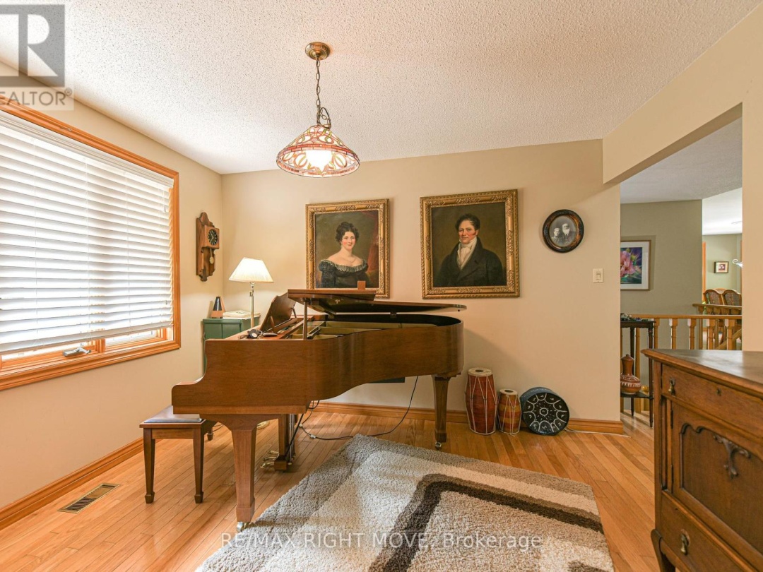 1892 CARRIAGE COURT, 