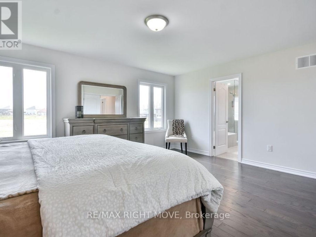 3117 Orion Boulevard, Orillia