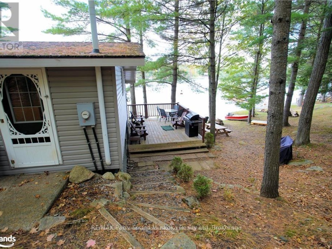 121 Healey, Healey Lake