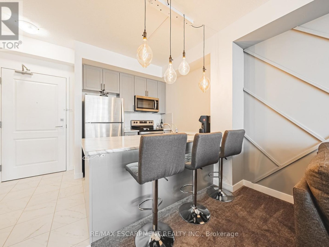 327 - 460 DUNDAS STREET E, 