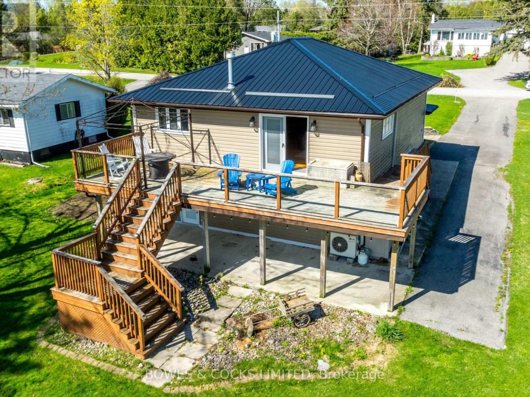240 Lakeshore Drive, Pigeon Lake