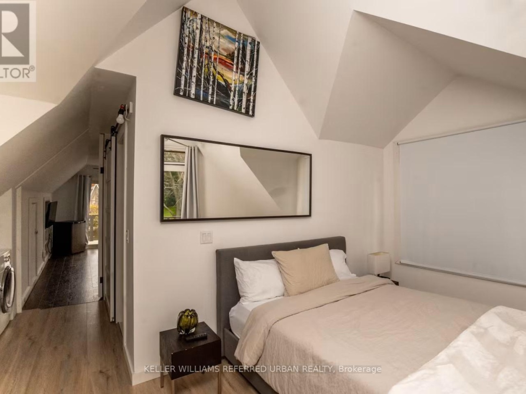 18 HARBOUR PARK CRESCENT S, 
