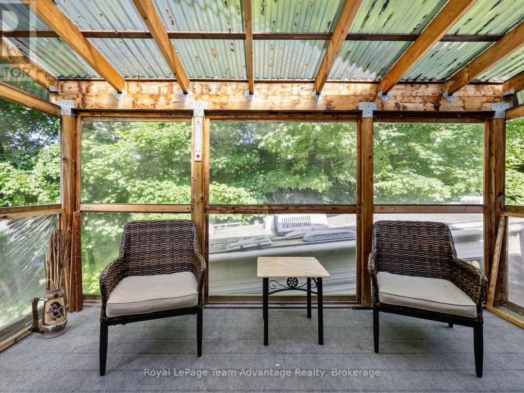 9 WOODS LANE, 