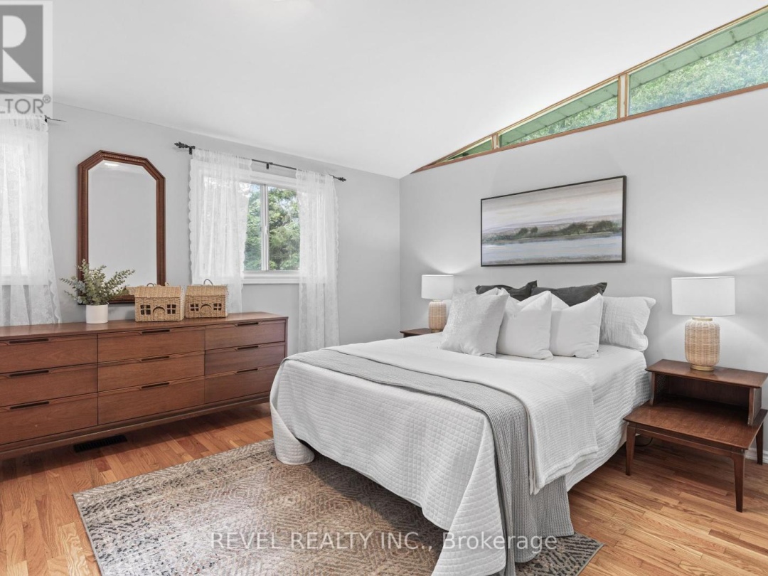 99 BOWEN ROAD, 