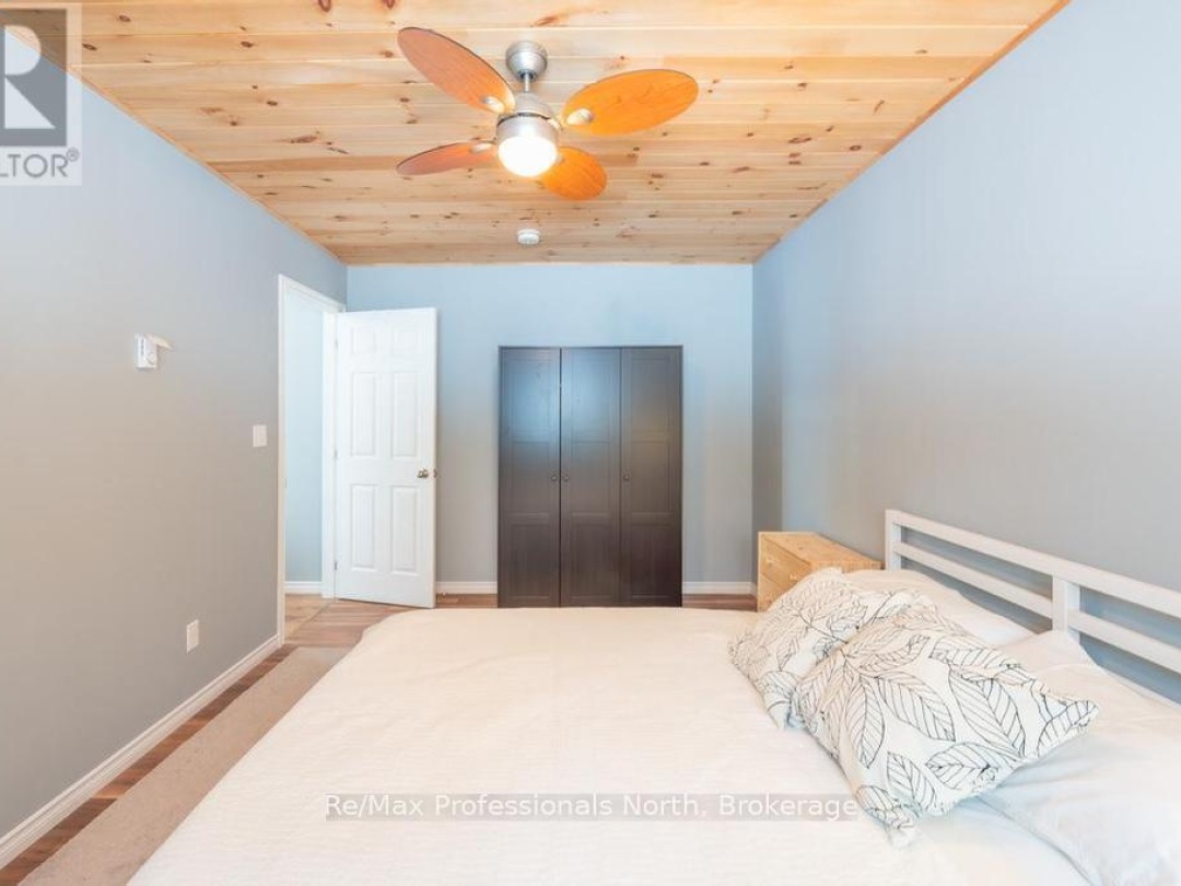 1145 Chelsea Lane, Maple Lake