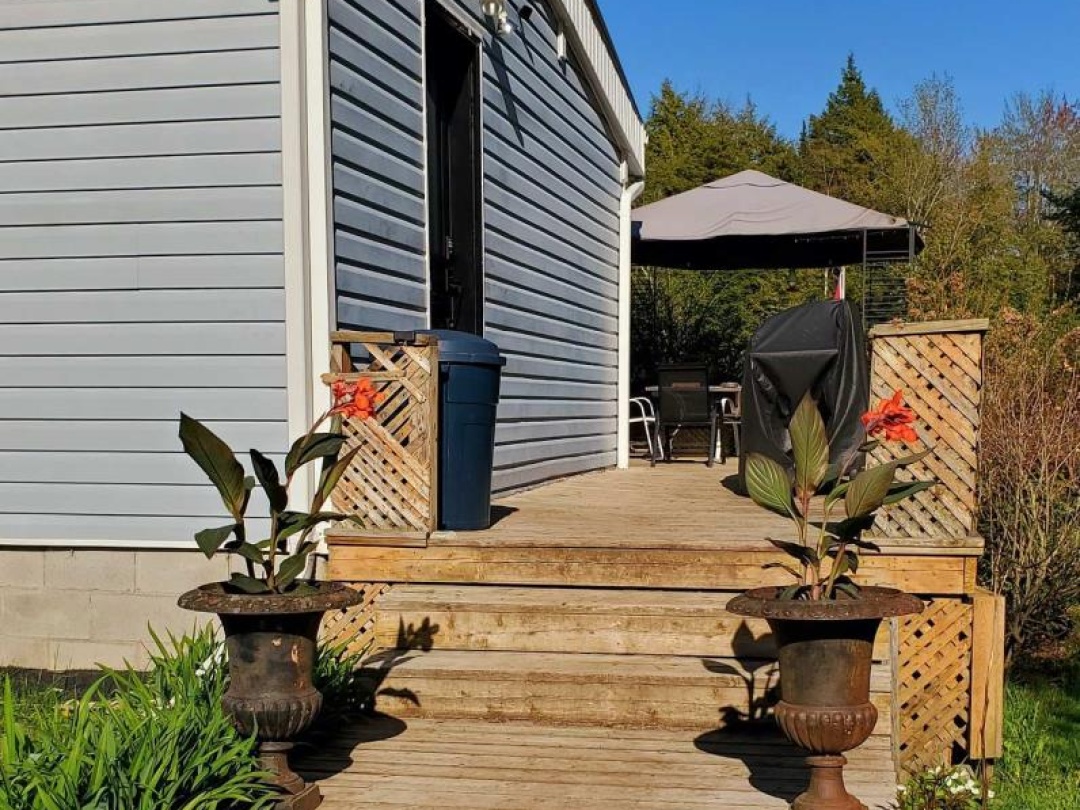105 Cedarplank Road, Burnt Lake