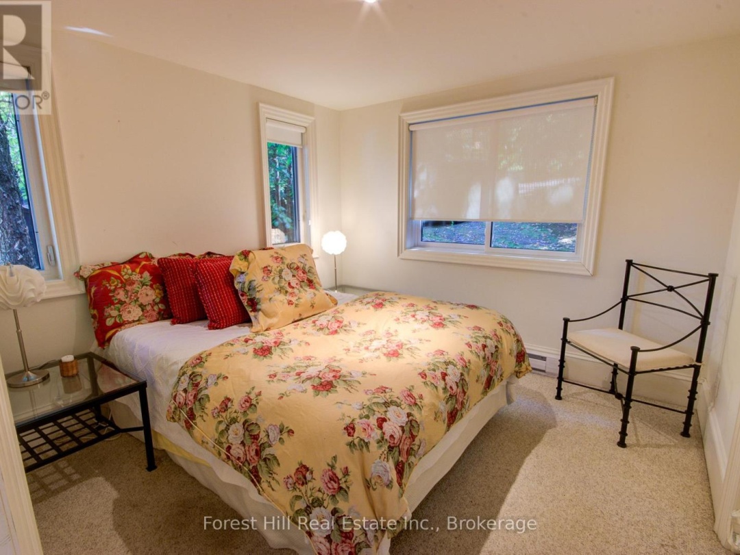 21 LAKEVIEW CRESCENT, 