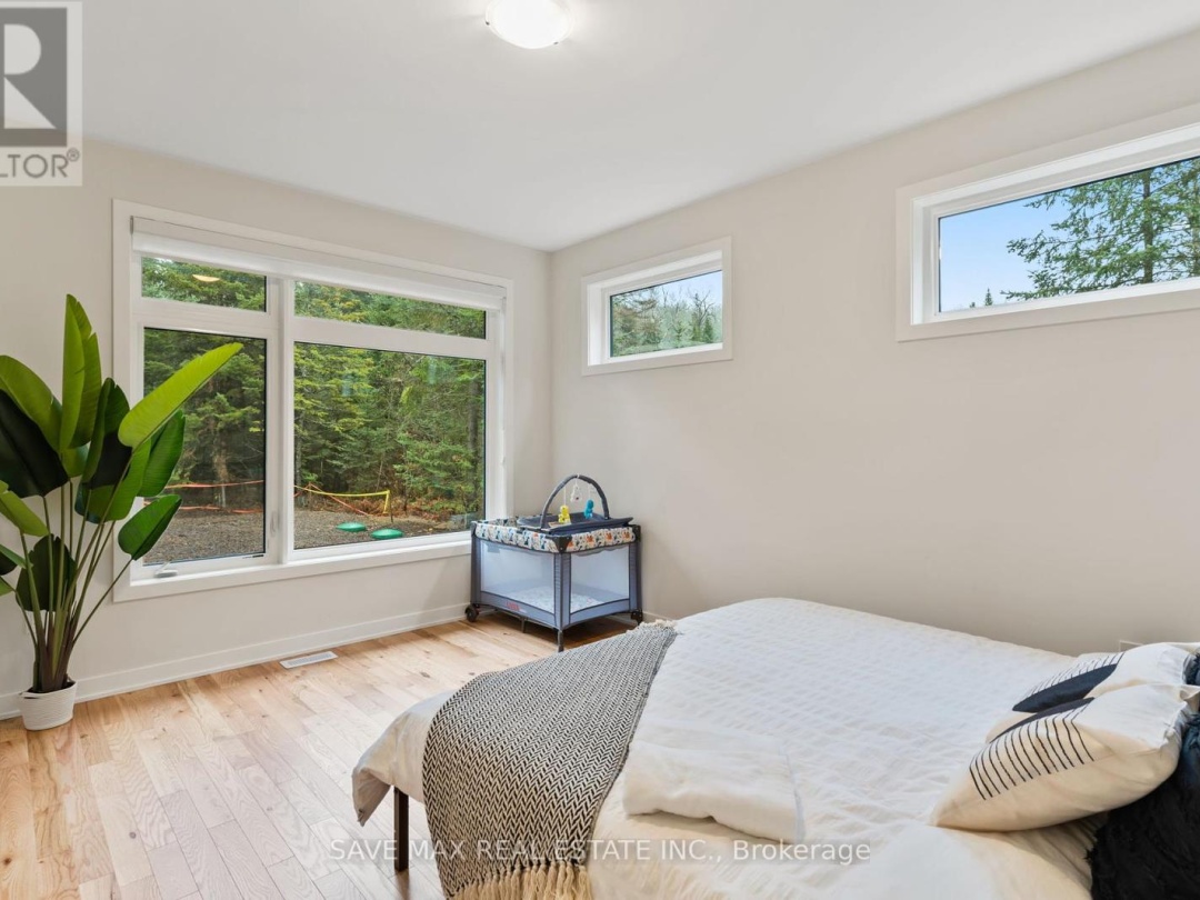 1049 GREENSVIEW DRIVE, 