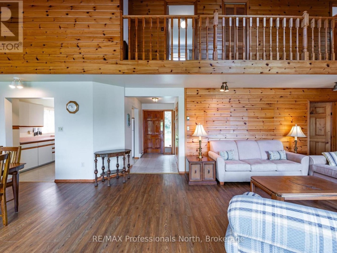 1070 Glamorgan Road E, Gooderham Lake