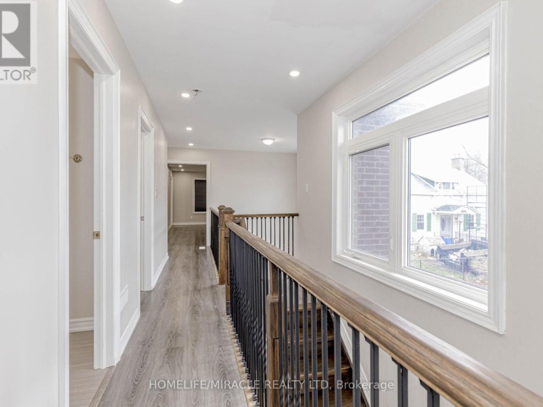 637 SIMCOE STREET, 