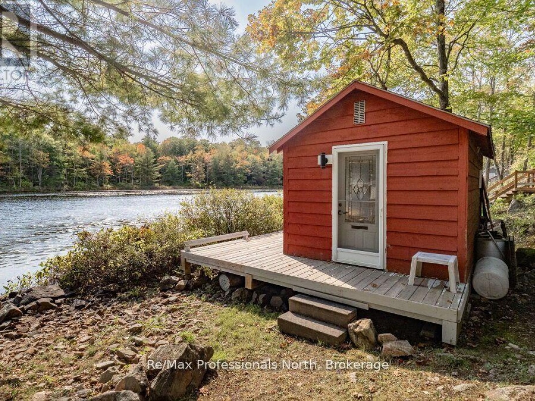 1006 Booth Lane, Pine Lake