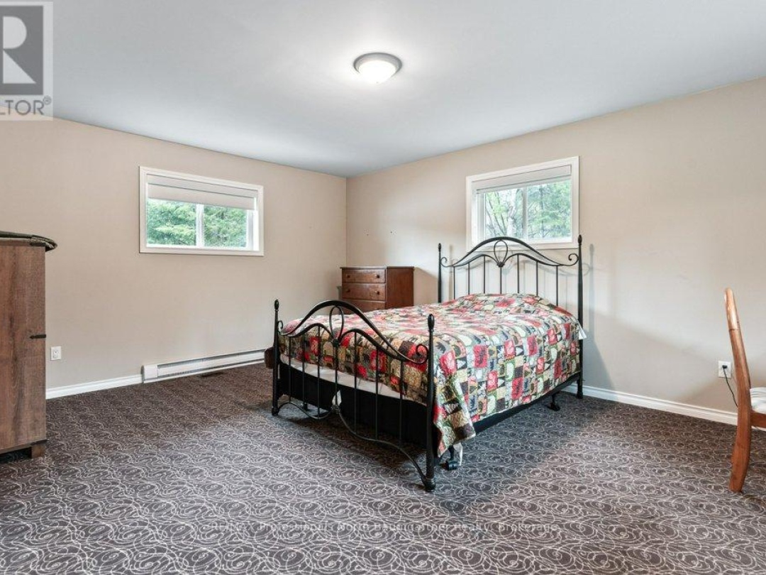 1080 Queen's Line Road, Minden Hills