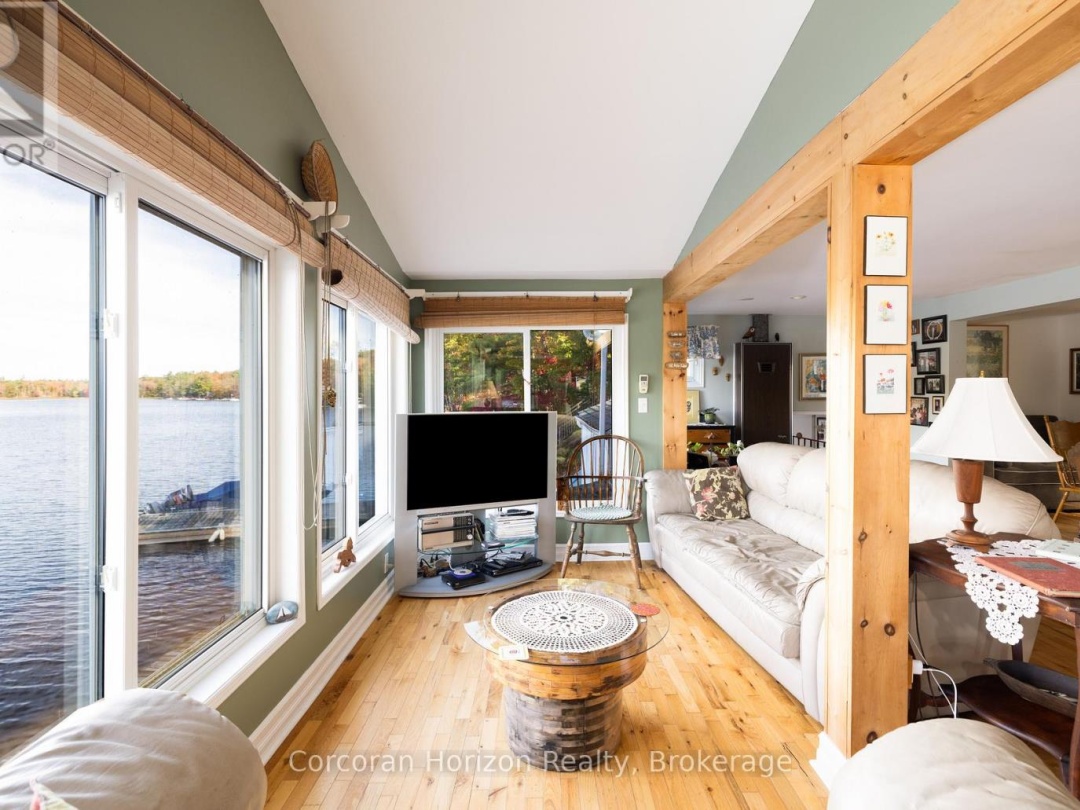 566 HUNGRY BAY ROAD W, 