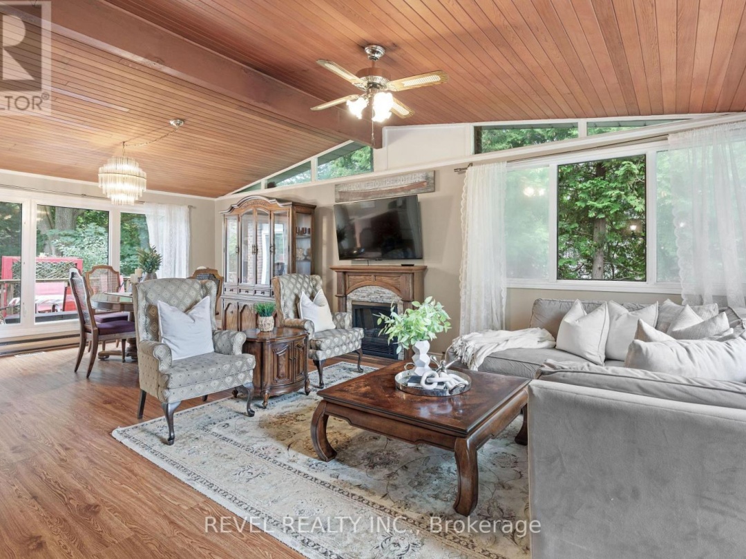 99 BOWEN ROAD, 