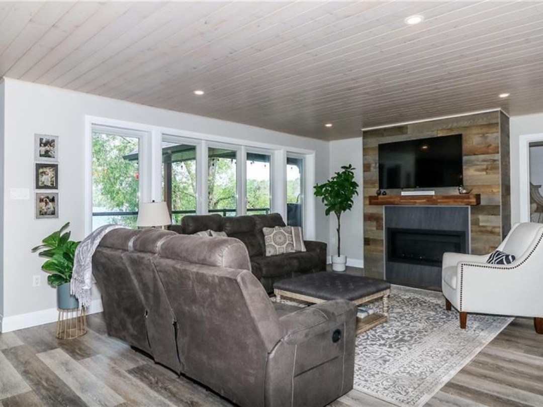 241 Eight Mile Point Road, Lake Simcoe