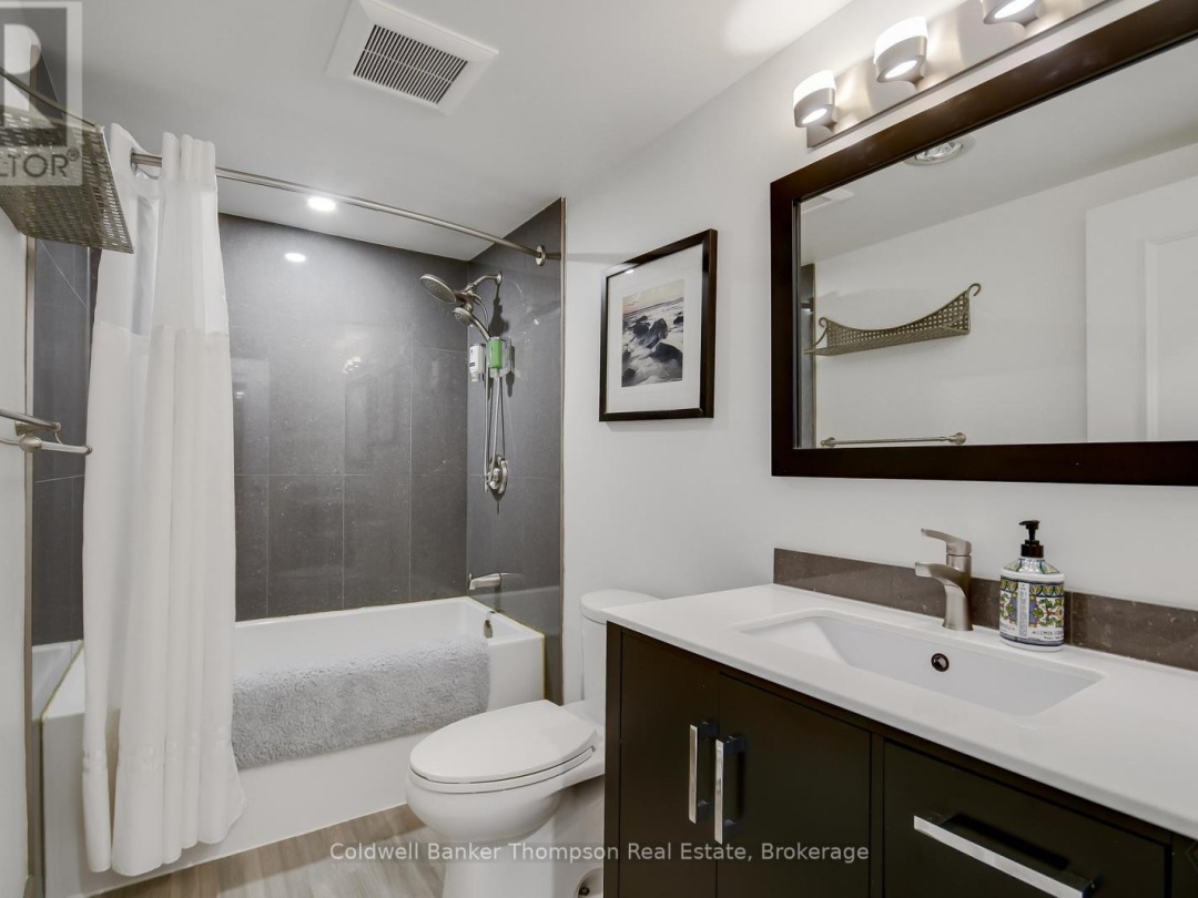 105 32 Deerhurst Greens Drive, Peninsula Lake