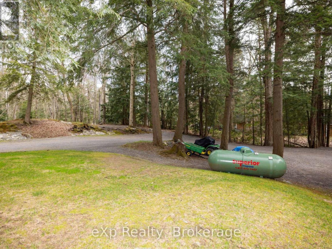 36 Roberts Lake Road E, Roberts Lake