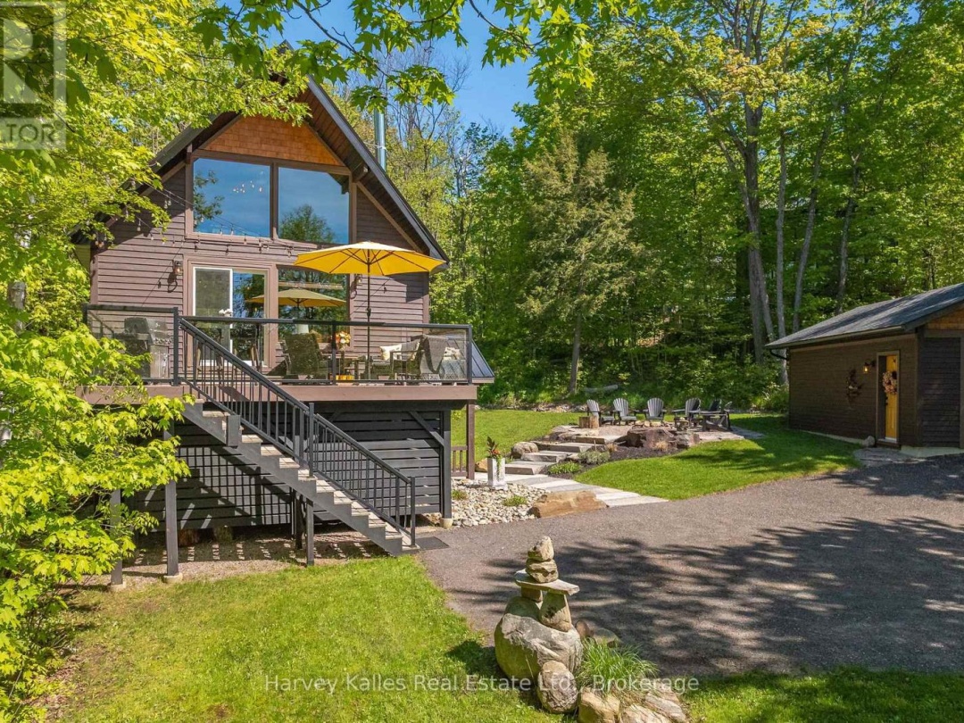 157 Chalet Crescent, Peninsula Lake