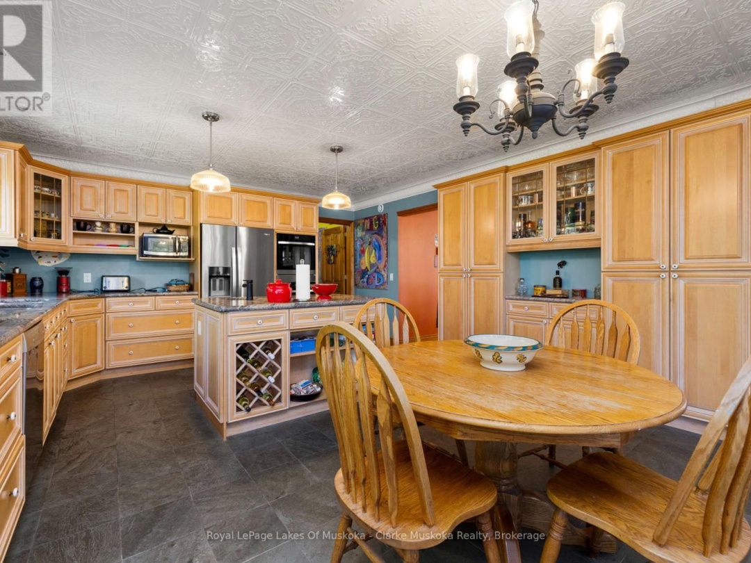 733 Whites Falls Road, Six Mile Lake