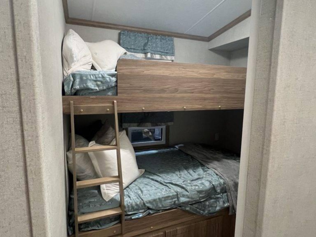 WINDSOR - 1047 BONNIE LAKE CAMP ROAD, 
