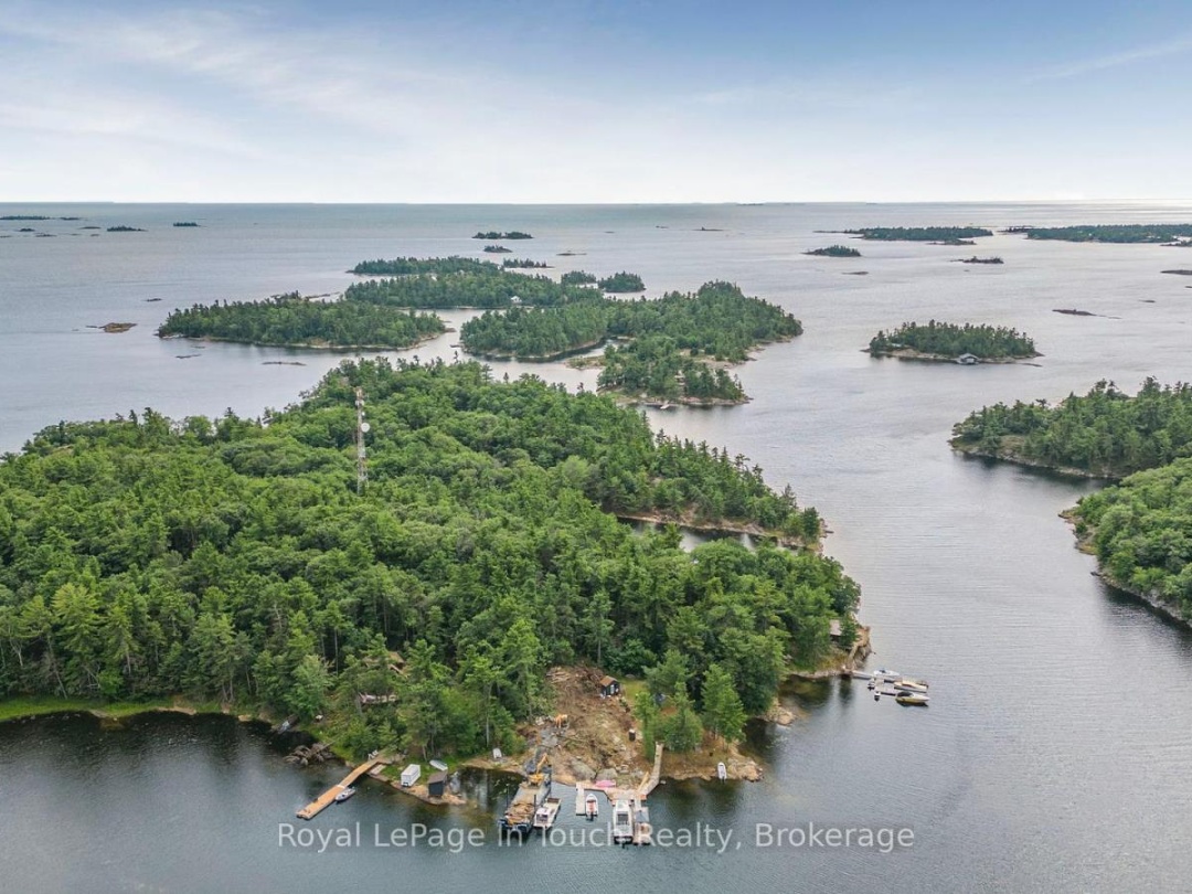 B207 10 Wahsoune Island, Georgian Bay