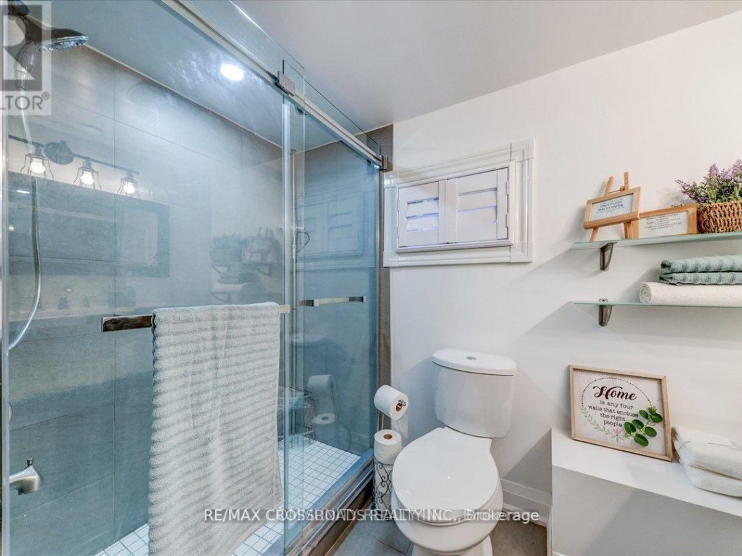5794 Victoria Park Road, 
