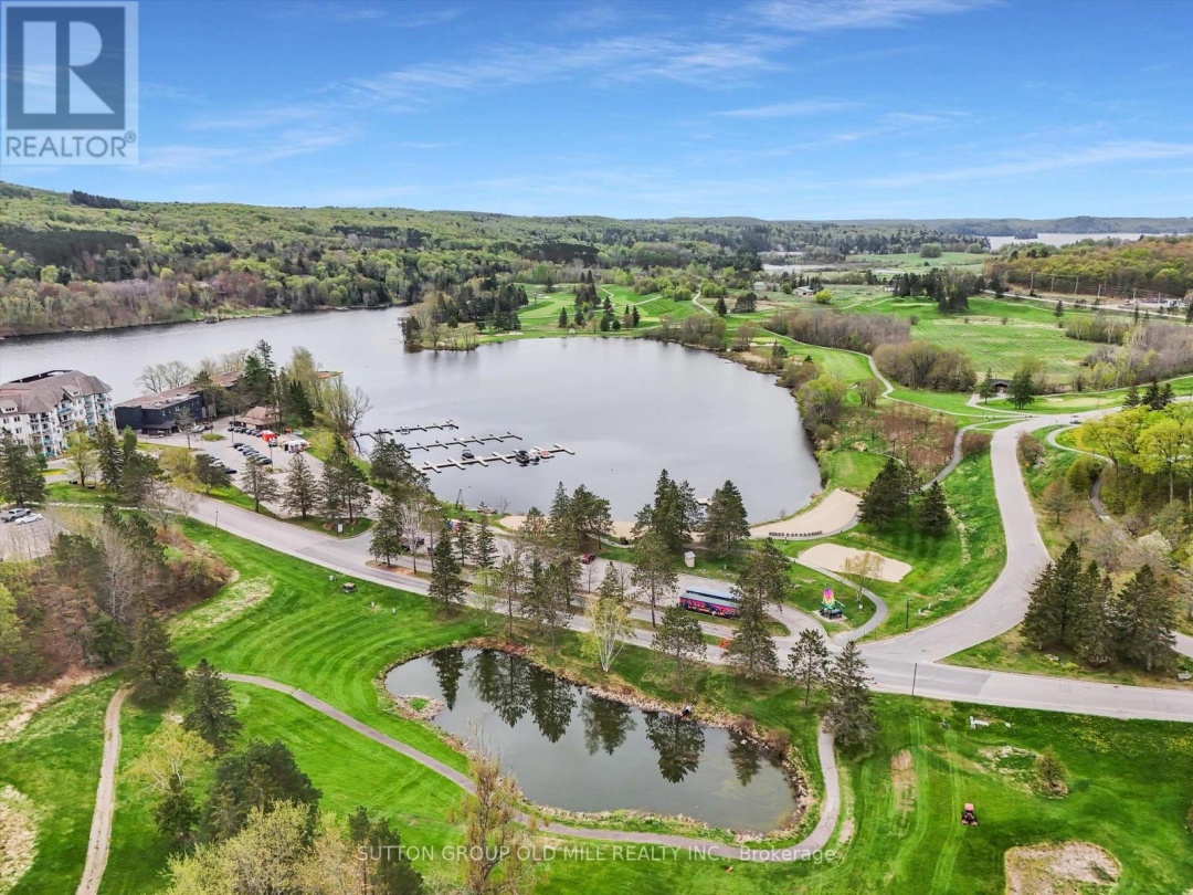 203 26 Deerhurst Drive, Peninsula Lake