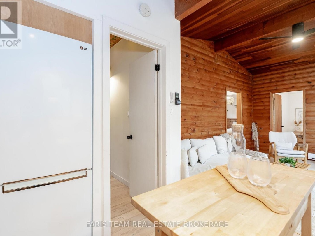 7475 ISLAND CRESCENT, 