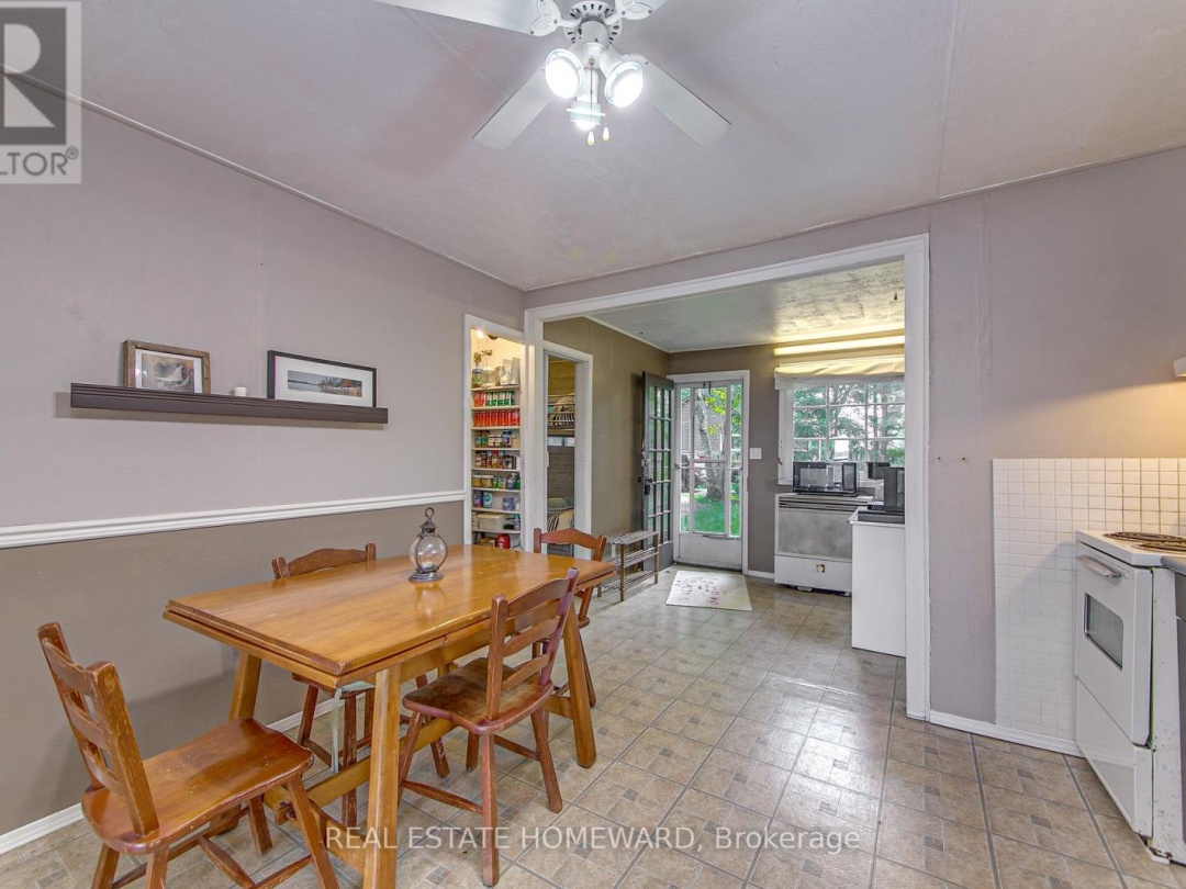 1046 Bea Dale Lane, Sparrow Lake